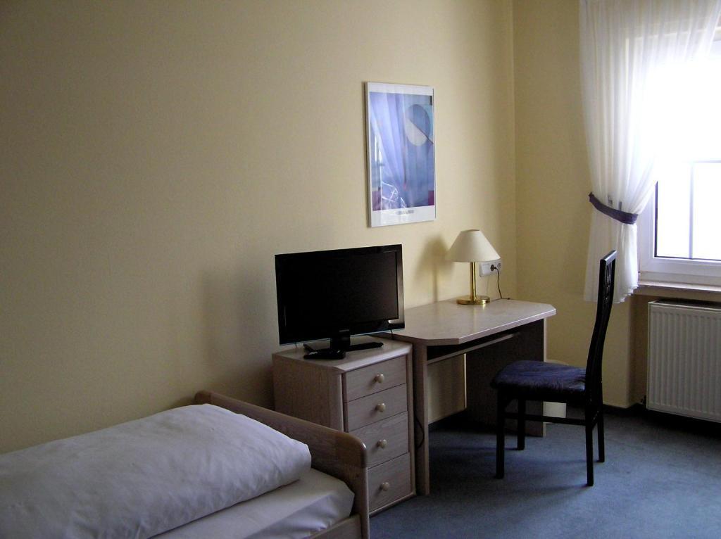 Hotel Pfaffenhof Lich Room photo