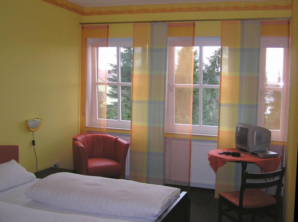 Hotel Pfaffenhof Lich Room photo