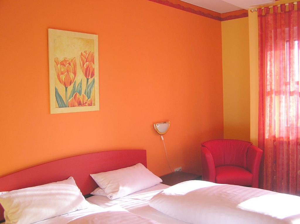 Hotel Pfaffenhof Lich Room photo